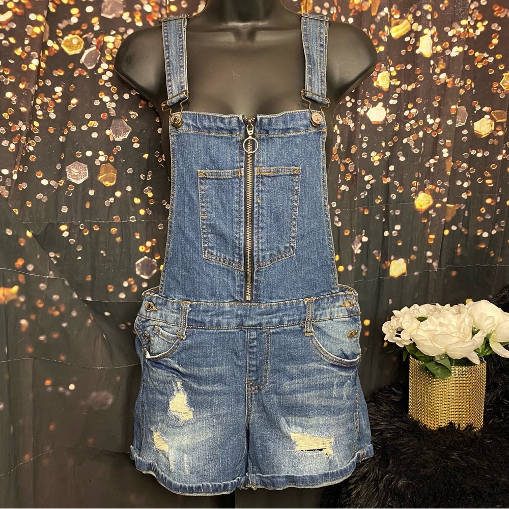 Almost Famous Size 5 Juniors Denim Overall Shortalls Shorts Distressed & Zipper